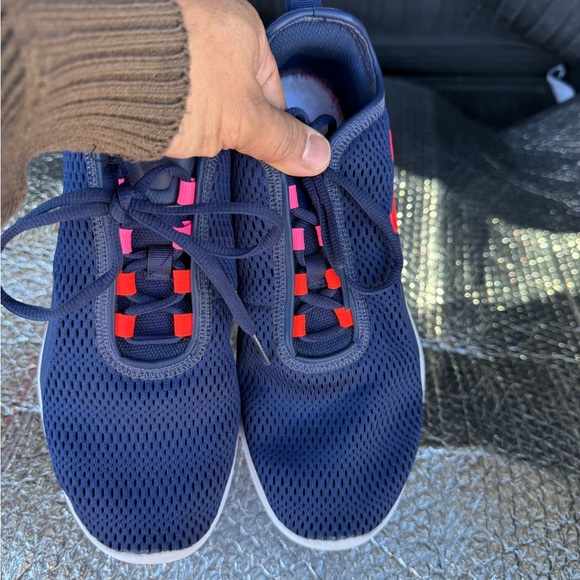 Nike Air Max Motion 2 sneakers in the "Navy Pink Blast" colorway. Size 8.5 women - Picture 3 of 7